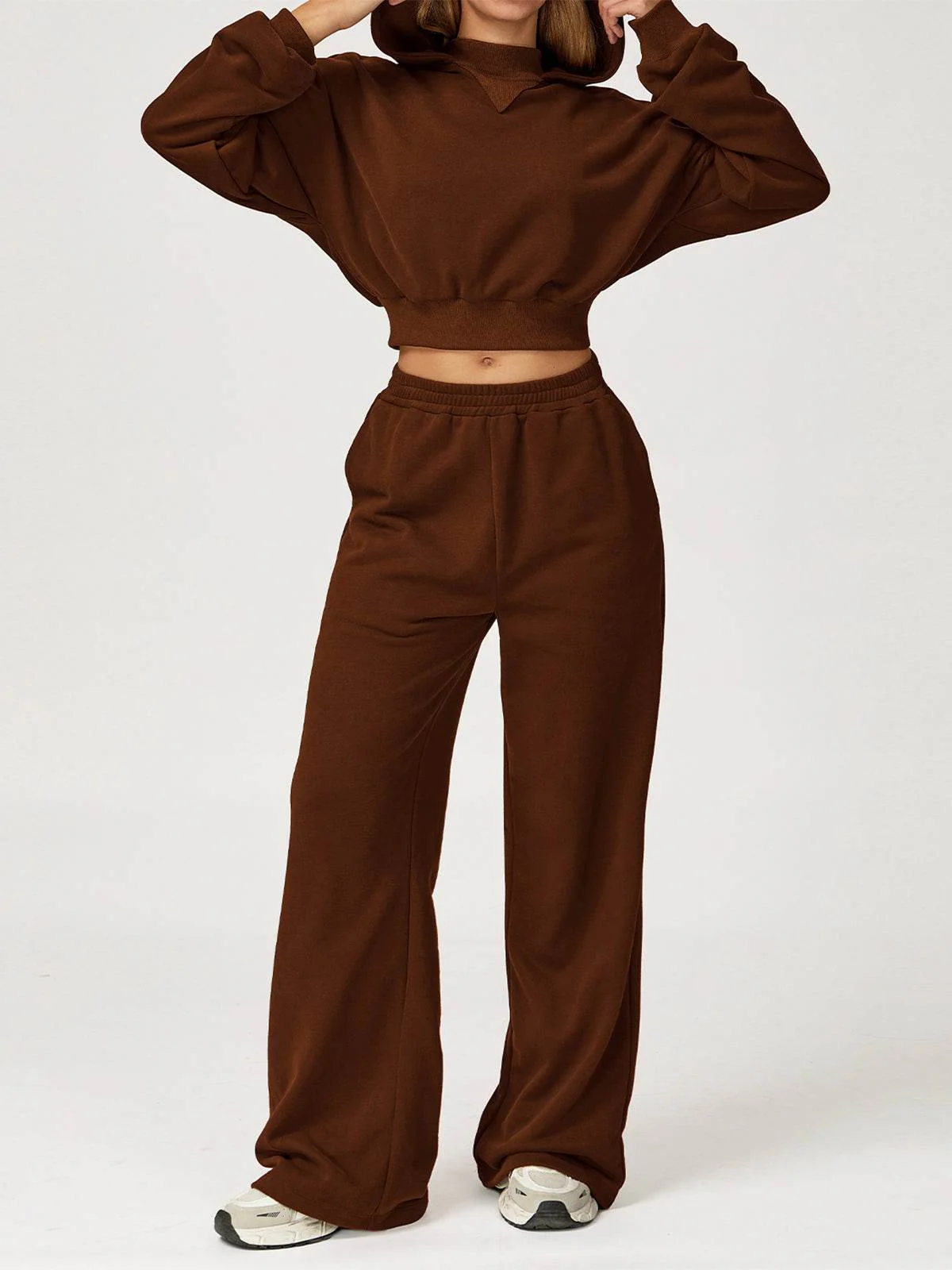 Sport Set with Long Sleeve Crop Sweatshirt and Sweatpant - Artadvier