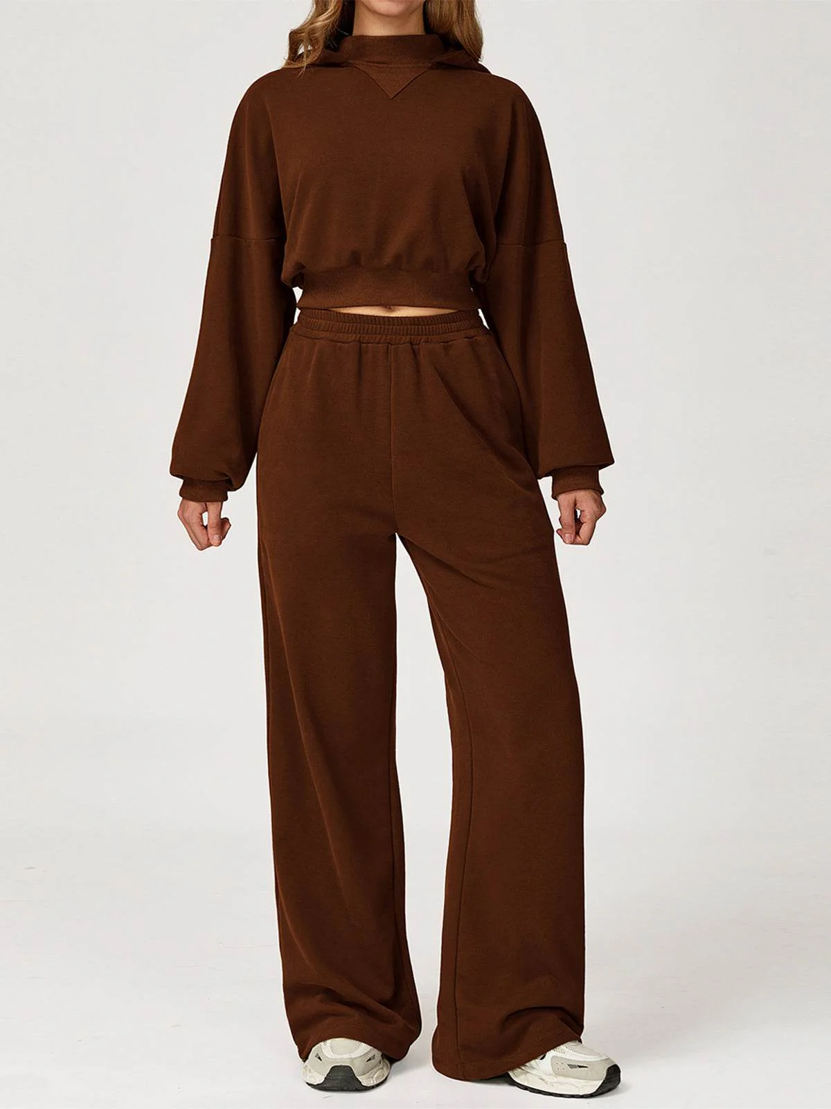 Sport Set with Long Sleeve Crop Sweatshirt and Sweatpant - Artadvier