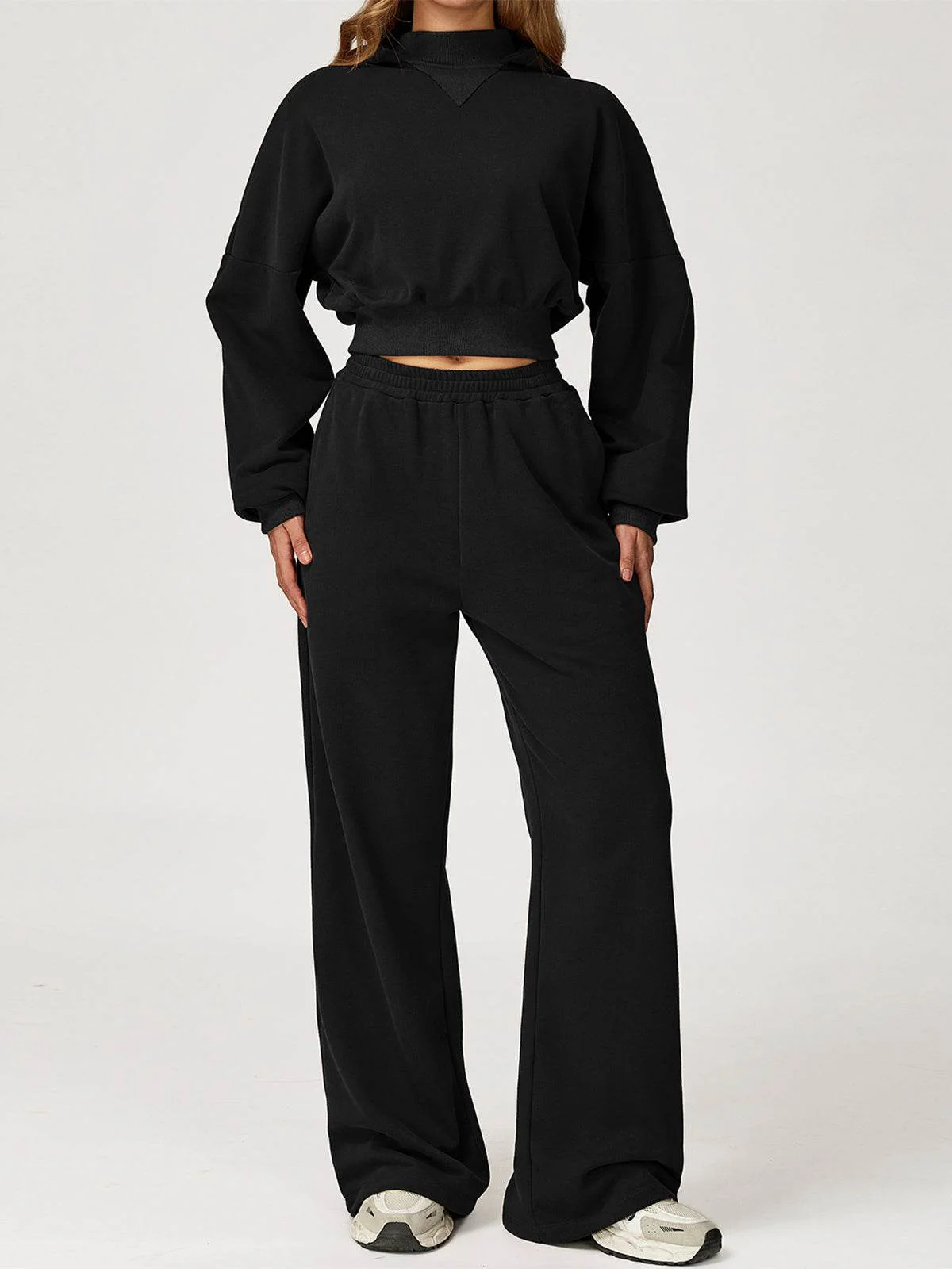 Sport Set with Long Sleeve Crop Sweatshirt and Sweatpant - Artadvier
